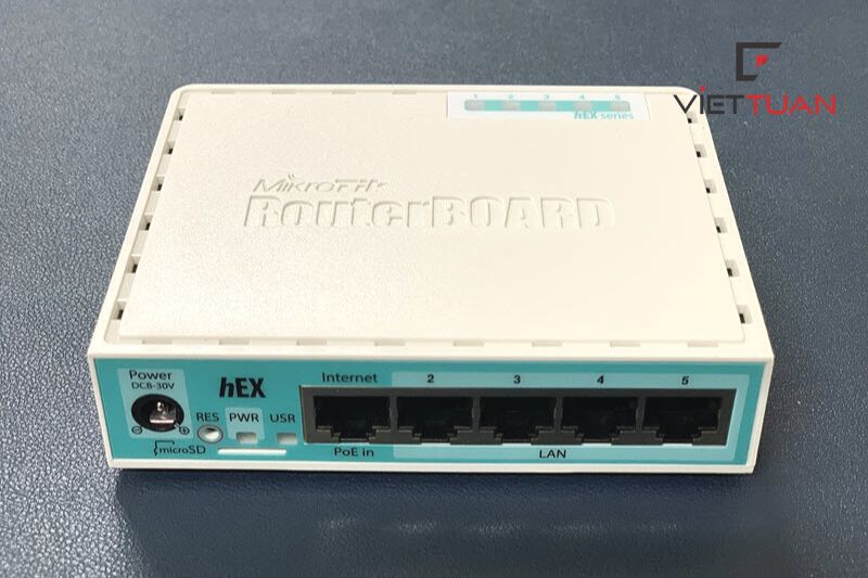 mặt trước router mikrotik rb750gr3