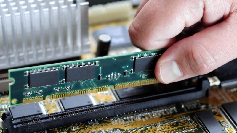 RAM giúp lưu trữ thông tin hiện hành để bộ xử lý CPU có thể truy xuất và xử lý