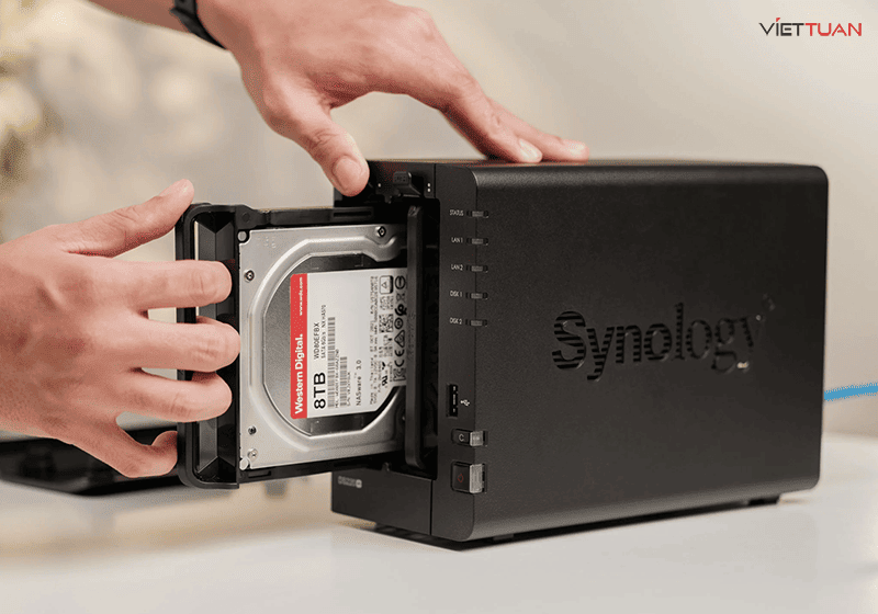 NAS Synology DS220+ là thiết bị lưu trữ mạng nhỏ gọn với 2 khay ổ đĩa