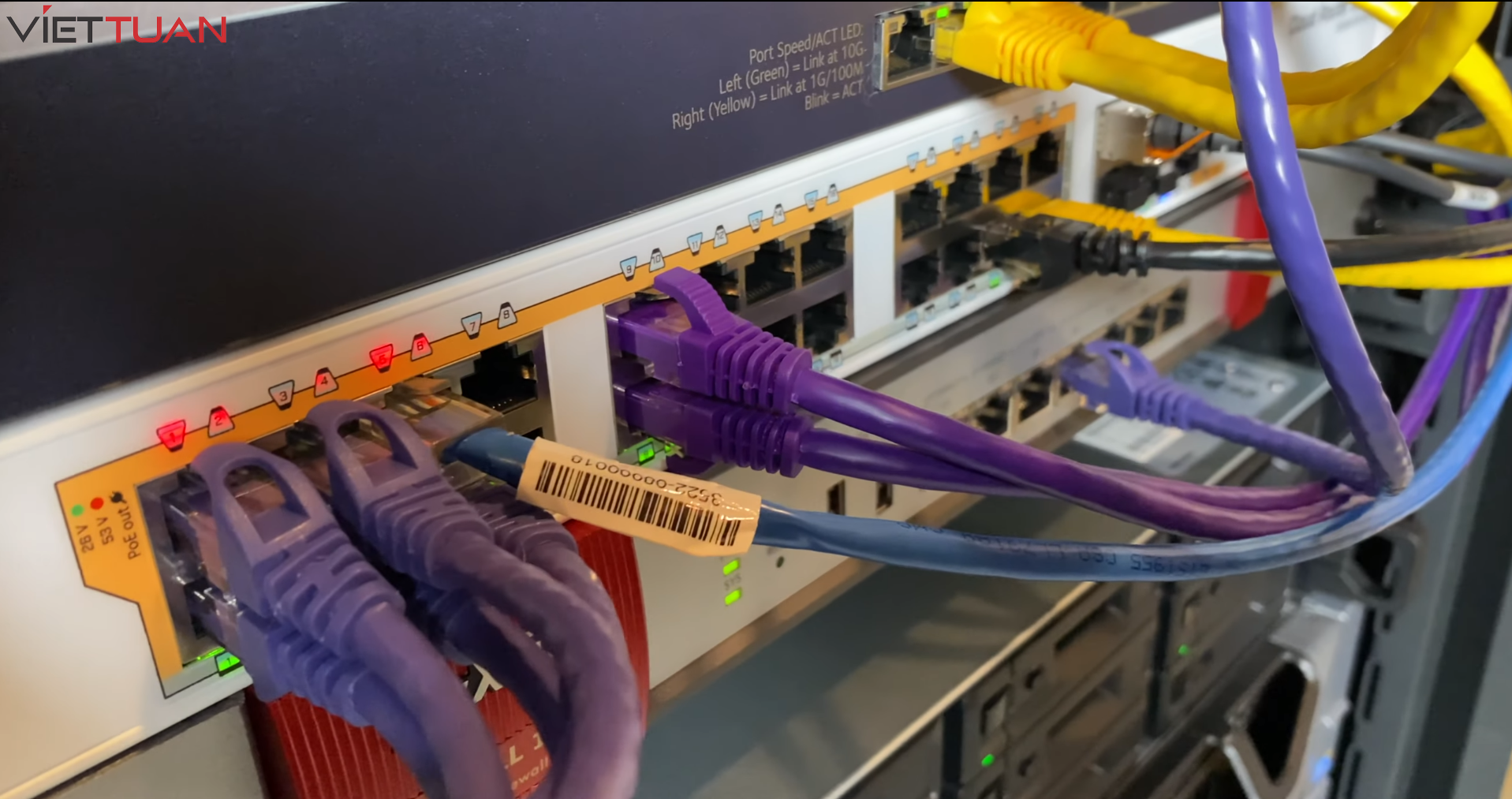 Thiết bị hỗ trợ công nghệ Power over Ethernet (PoE) với công suất lên đến 30W cho mỗi cổng