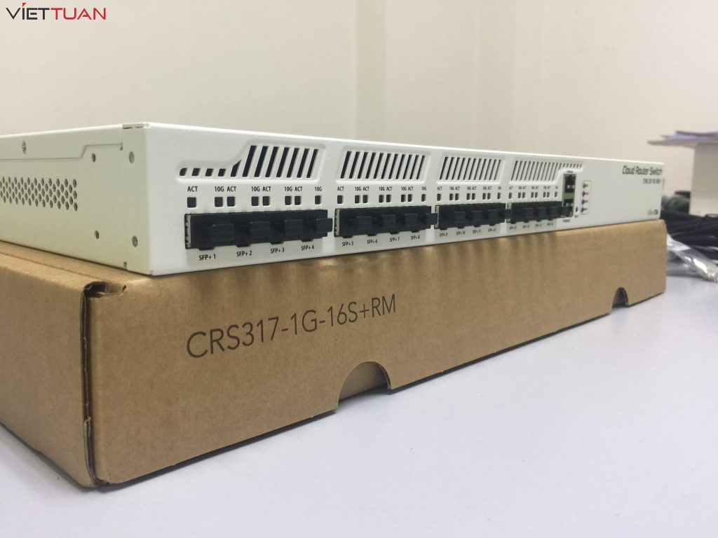 CRS317-1G-16S+RM có 16 cổng quang với tốc độ 10GbE