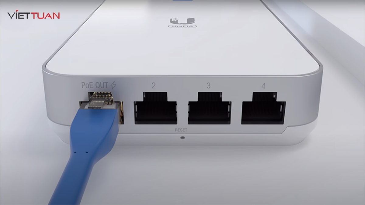 Unifi AP U6-IW hỗ trợ cổng Power over Ethernet (PoE) cho phép thiết bị nhận nguồn từ mạng cáp Ethernet