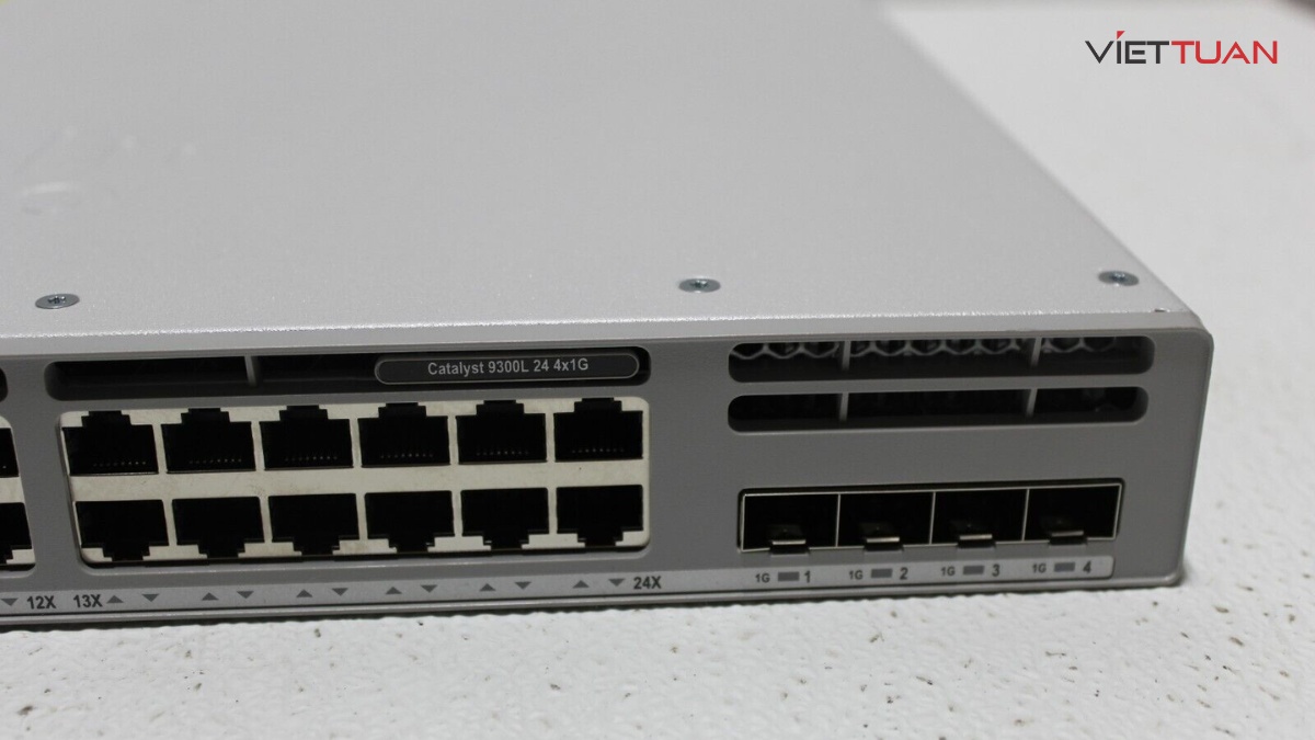4 cổng kết nối SFP 1Gbps để kết nối với các switch hoặc các thiết bị mạng khác