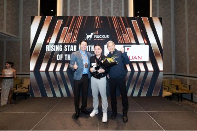 Việt Tuấn nhận giải Rising Star Partner FY25 từ Ruckus Networks
